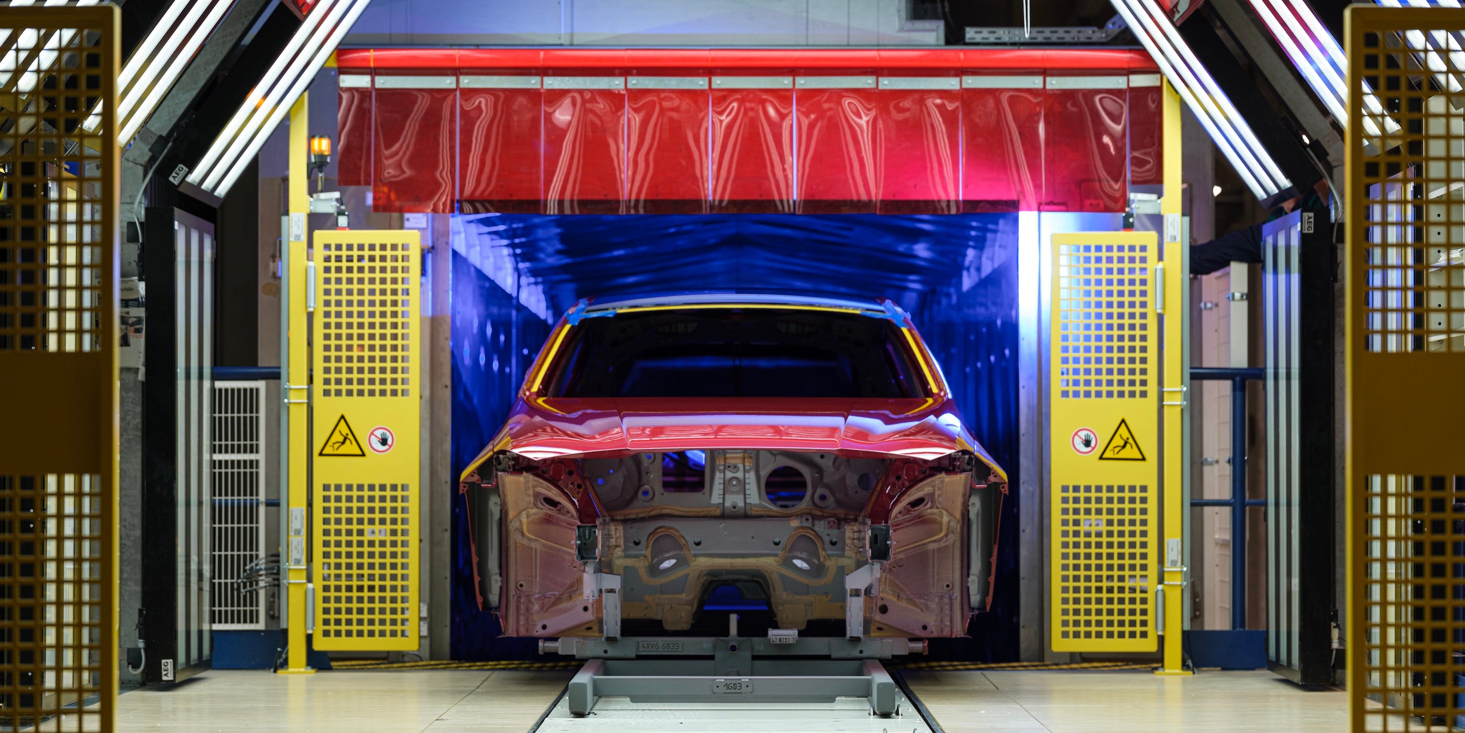 BMW's Hydrogen Future Takes Shape Inside Its Own Factories