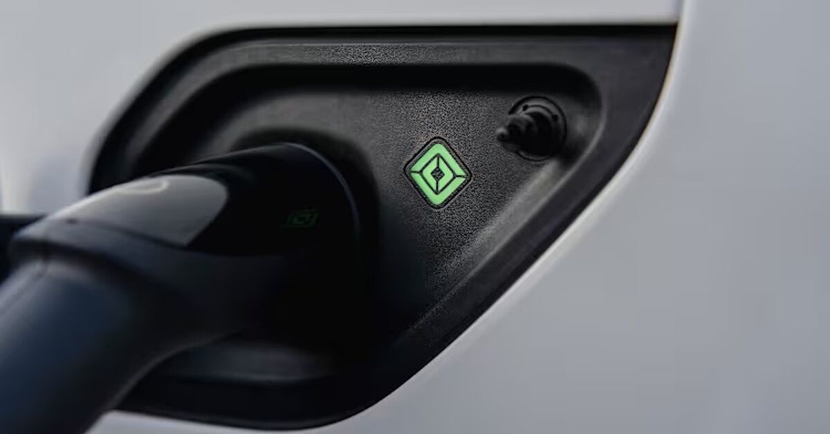 Yanan Rivian R1S, Uzatma Kablosuyla Şarjın Risklerini Gözler Önüne Serdi