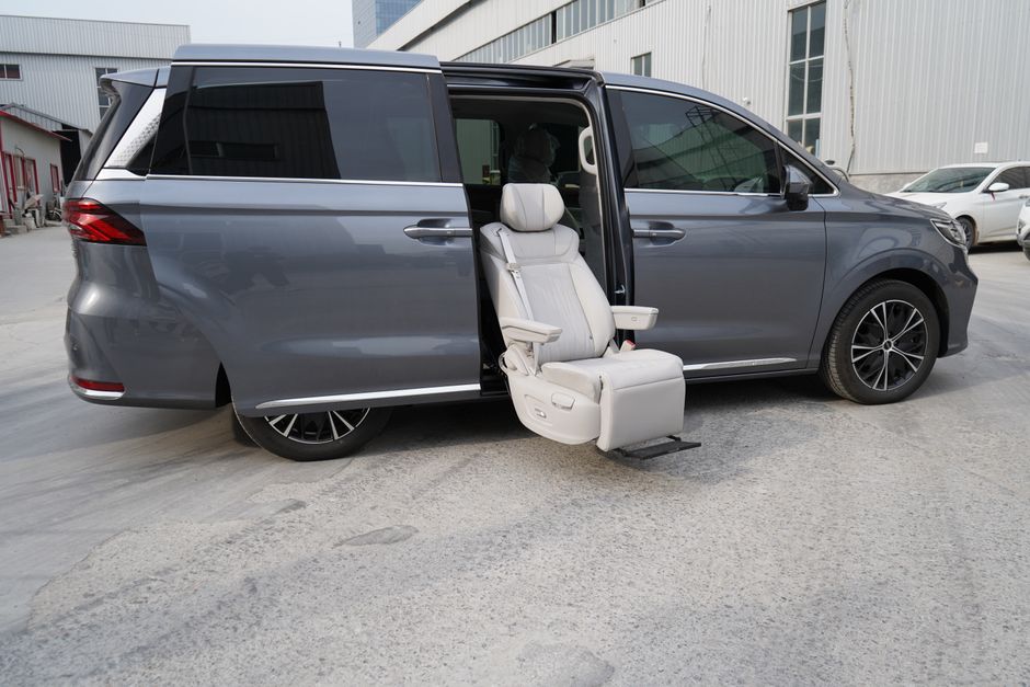Huawei-Backed Maextro V800 Luxury MPV Set for June 25 Debut