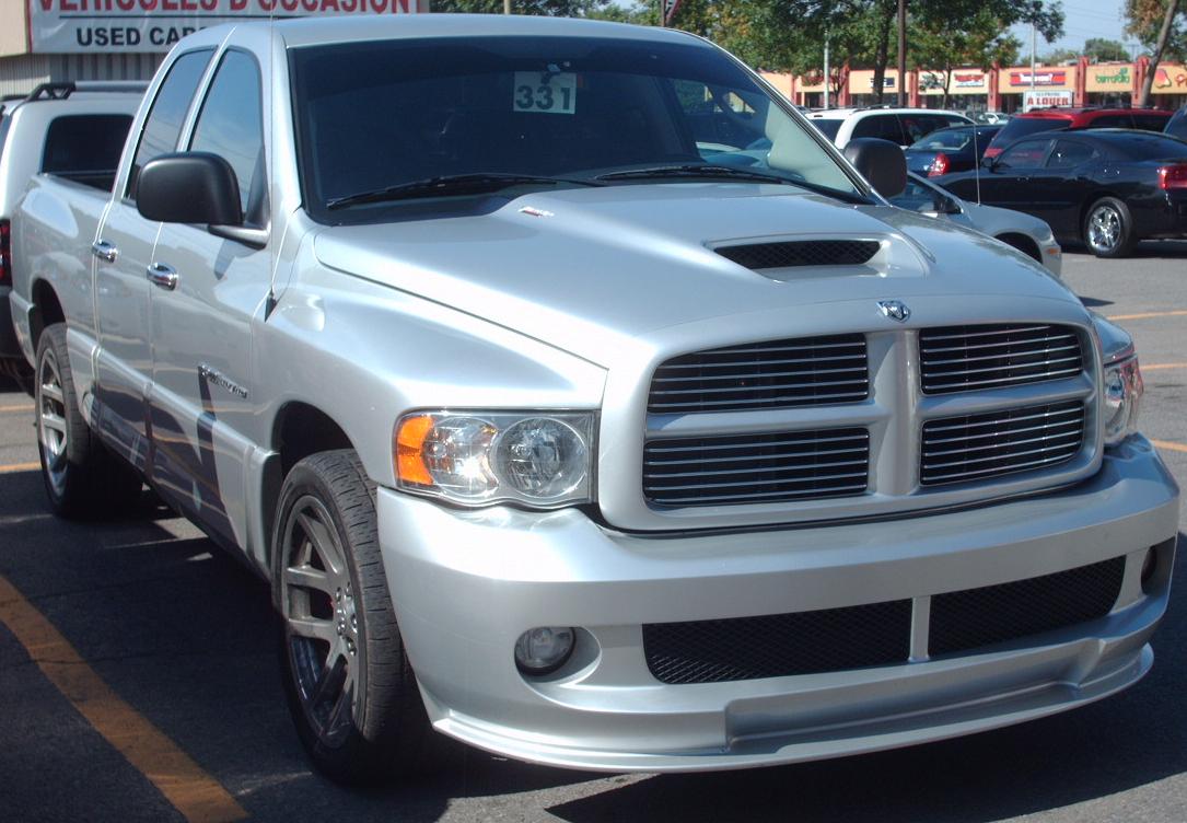 Dana White zahlt 1,5 Millionen Dollar für den ersten Ram Rumble Bee und bekommt einen SRT-10 mit Viper-Motor als Bonus