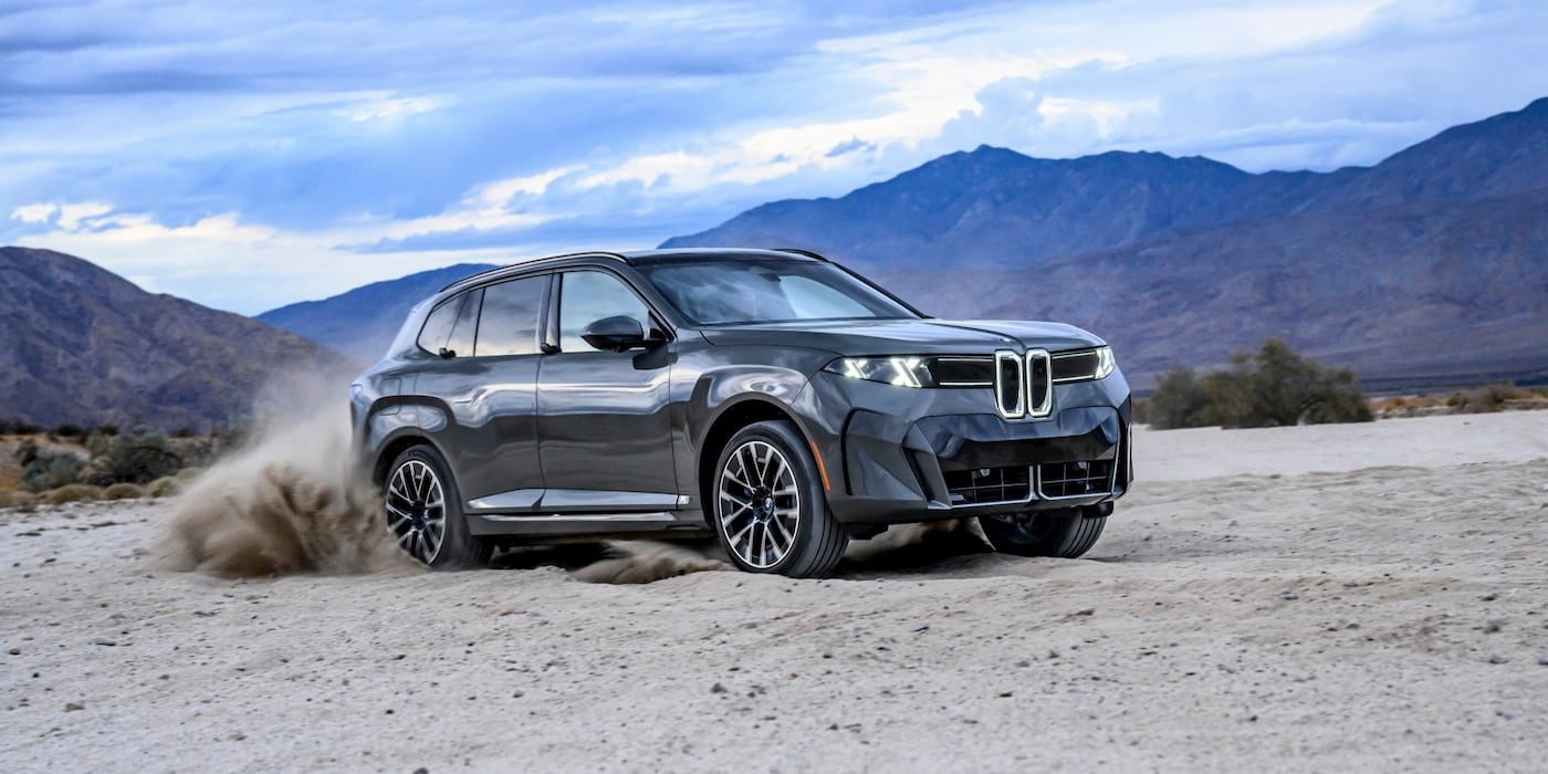 BMW'nin Yeni iX5'i Eski X5'in Karşısında: Elektrikli Dönemin İlk SUV'u