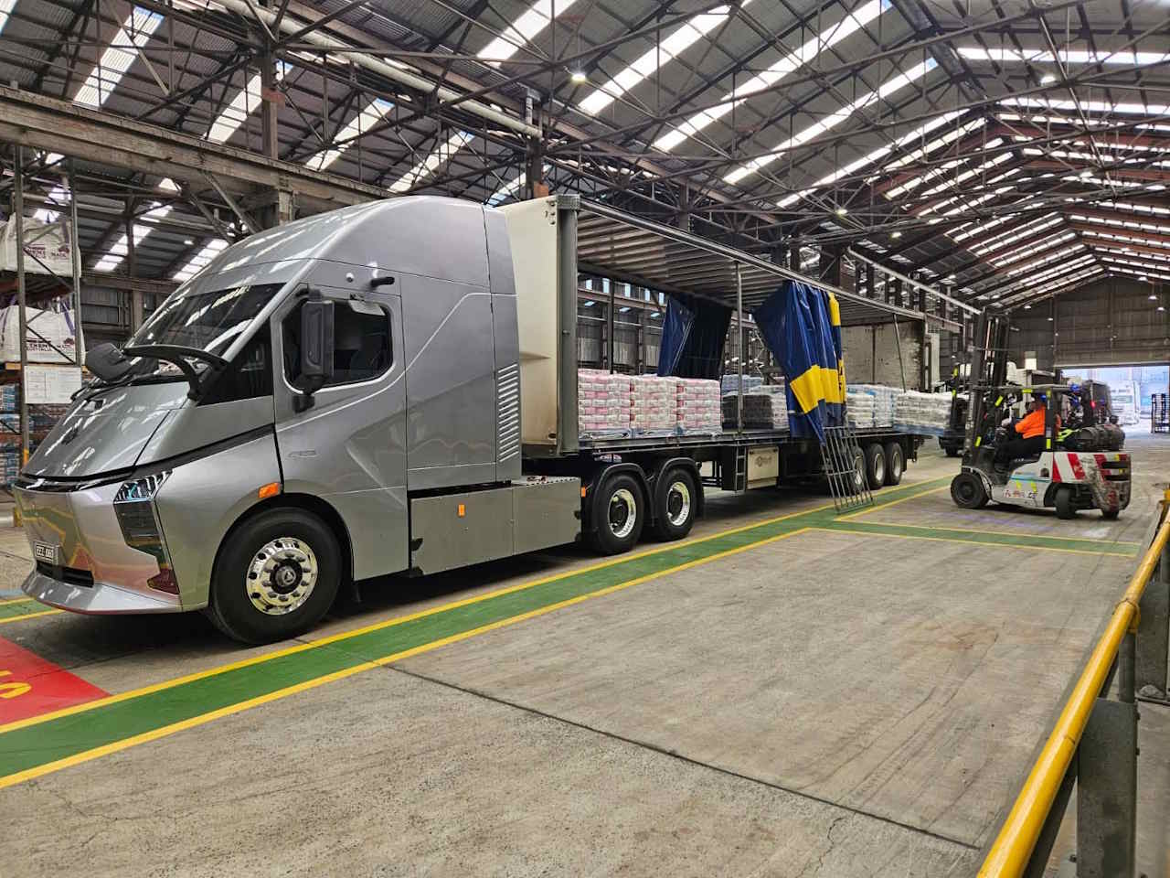 Chinese Electric Truck Maker Puts 26-Tonne Prime Mover to Work on Victorian Roads