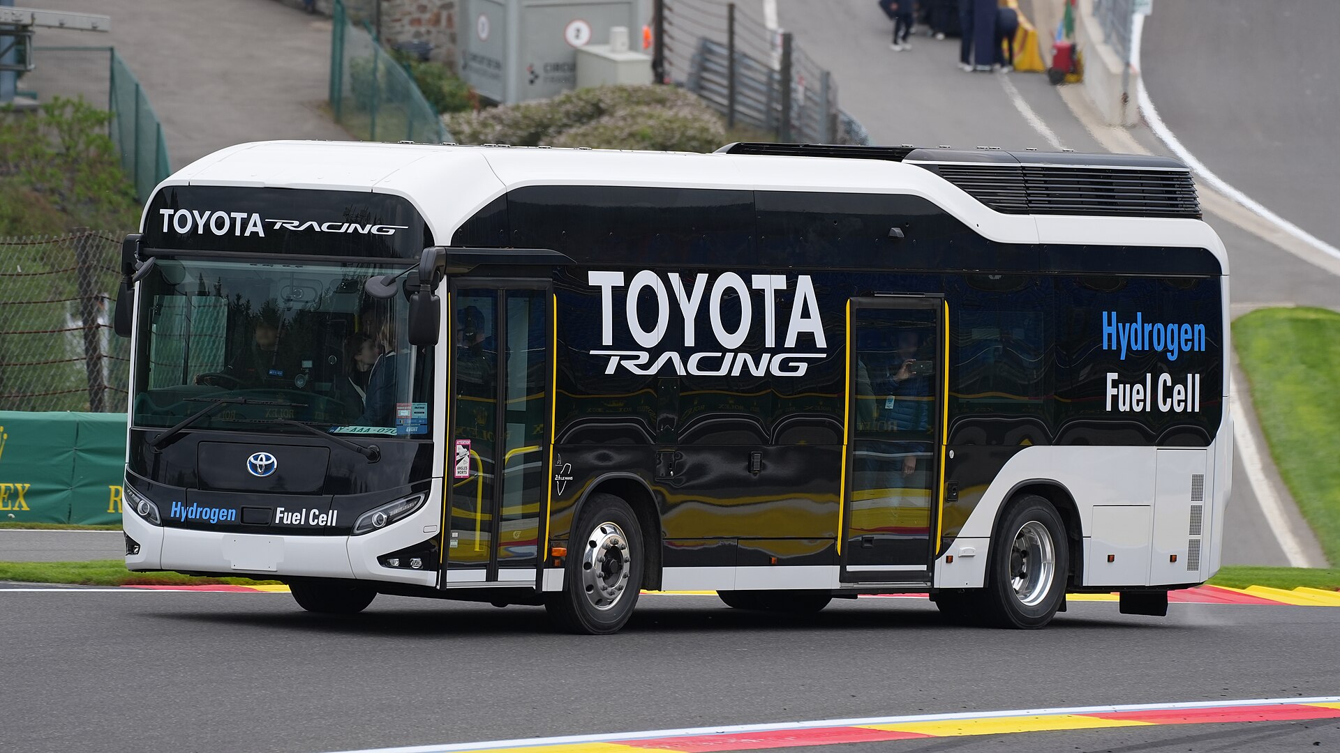 Toyota ve Isuzu'dan İkinci Nesil Sora Yakıt Hücreli Otobüs: 300 km'yi Aşan Menzil