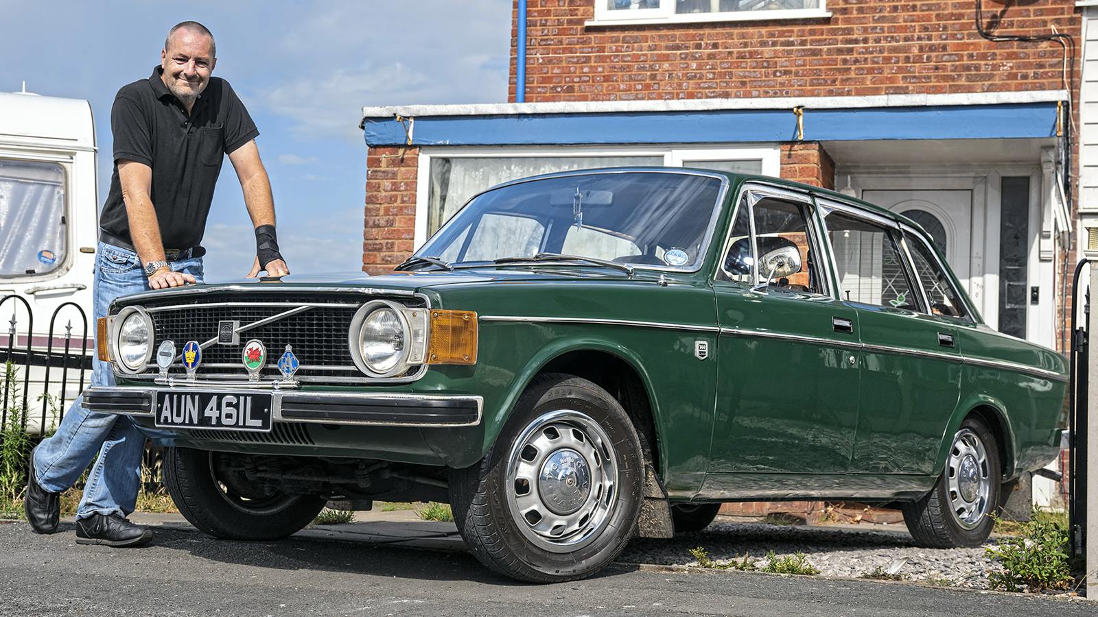 A Grandson's Tribute: The 1972 Volvo 144 That Was Restored to Remember, Not to Win Trophies