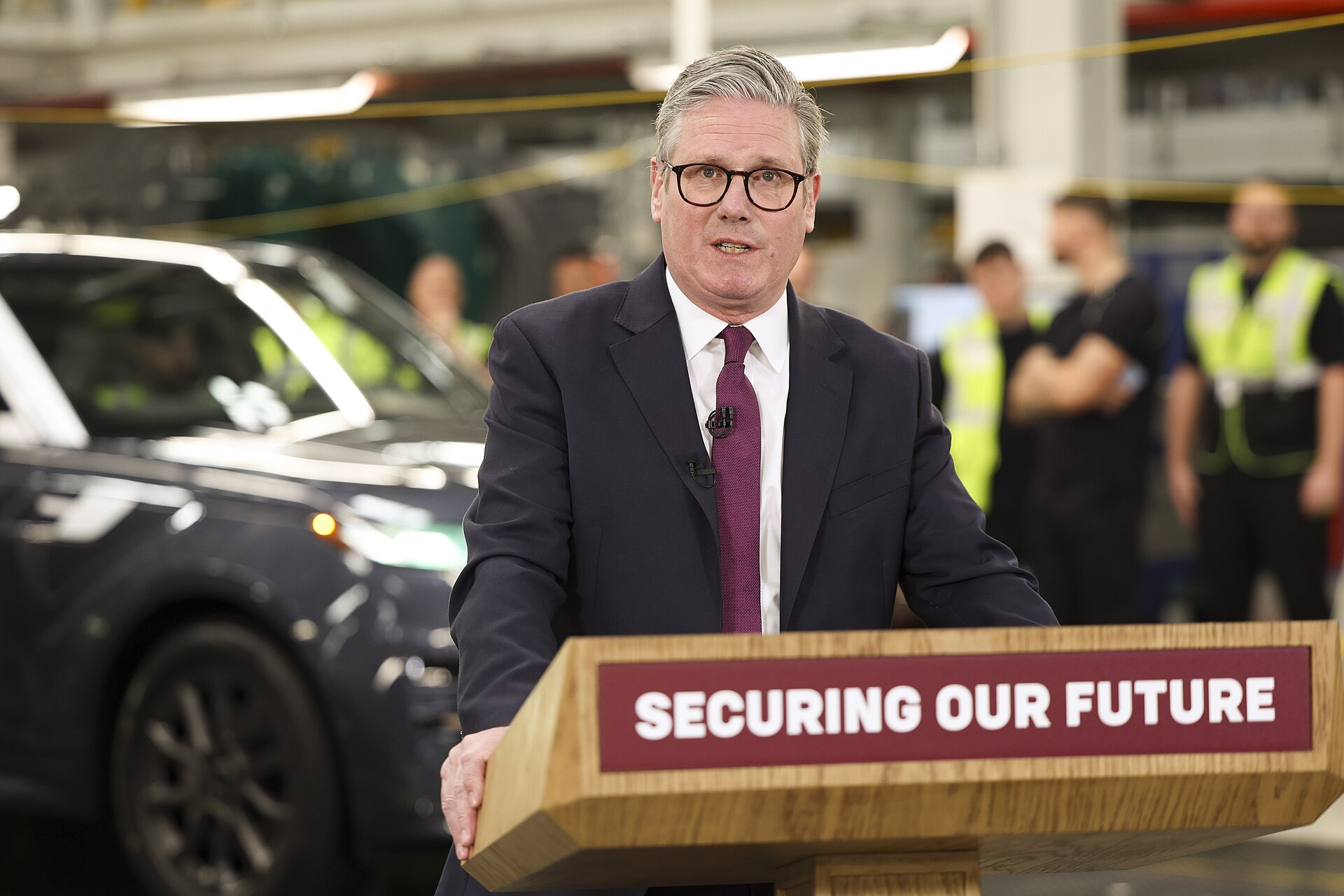 UK Business Minister Summons Jaguar Land Rover CEO to Talks Over Job Cuts