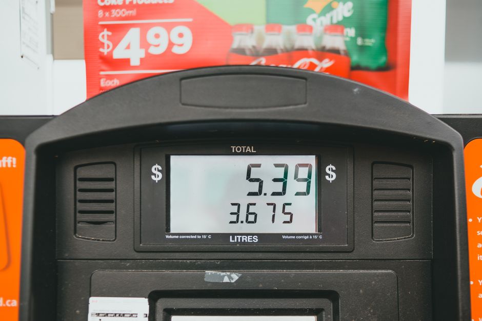 Big Oil CEOs Meet at White House While Drivers Still Pay Over $4 a Gallon