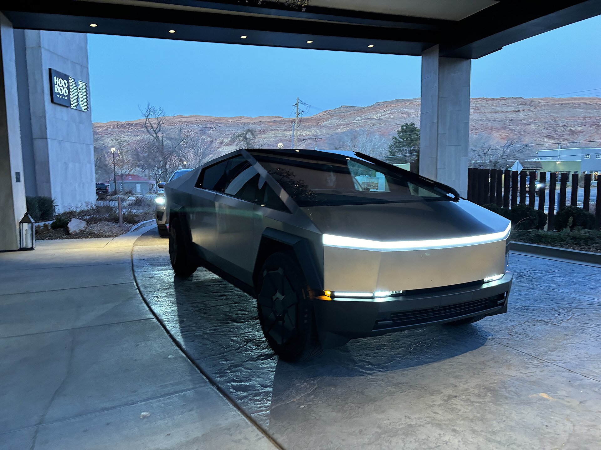 2026 Tesla Cybertruck Sahibi Dağ Gezisinin Ardından Limp Mode Bildirdi