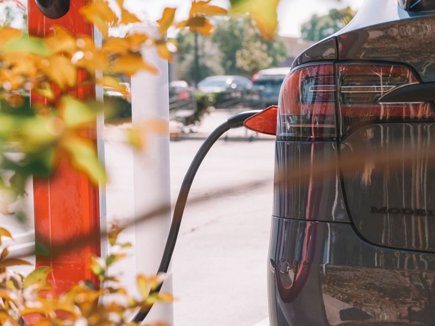 Senator Claims Trump May Reverse Course on Chinese EVs Amid Beijing Talks