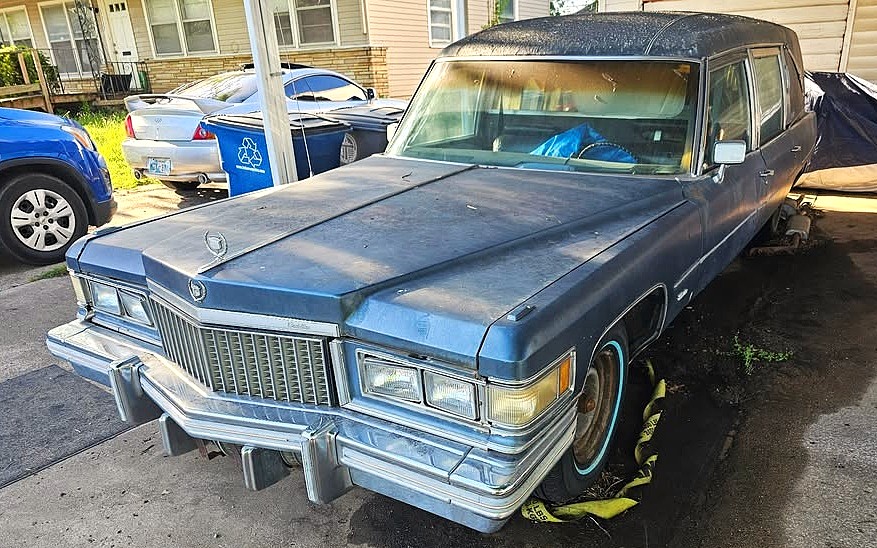 1975 Cadillac Fleetwood Cenaze Aracı: Cadılar Bayramı İçin Biçilmiş Kaftan