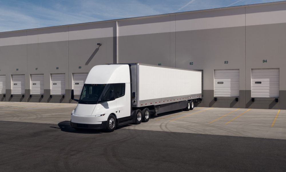 Tesla, IMC Logistics'ten 50 Adetlik Semi Siparişi Aldı