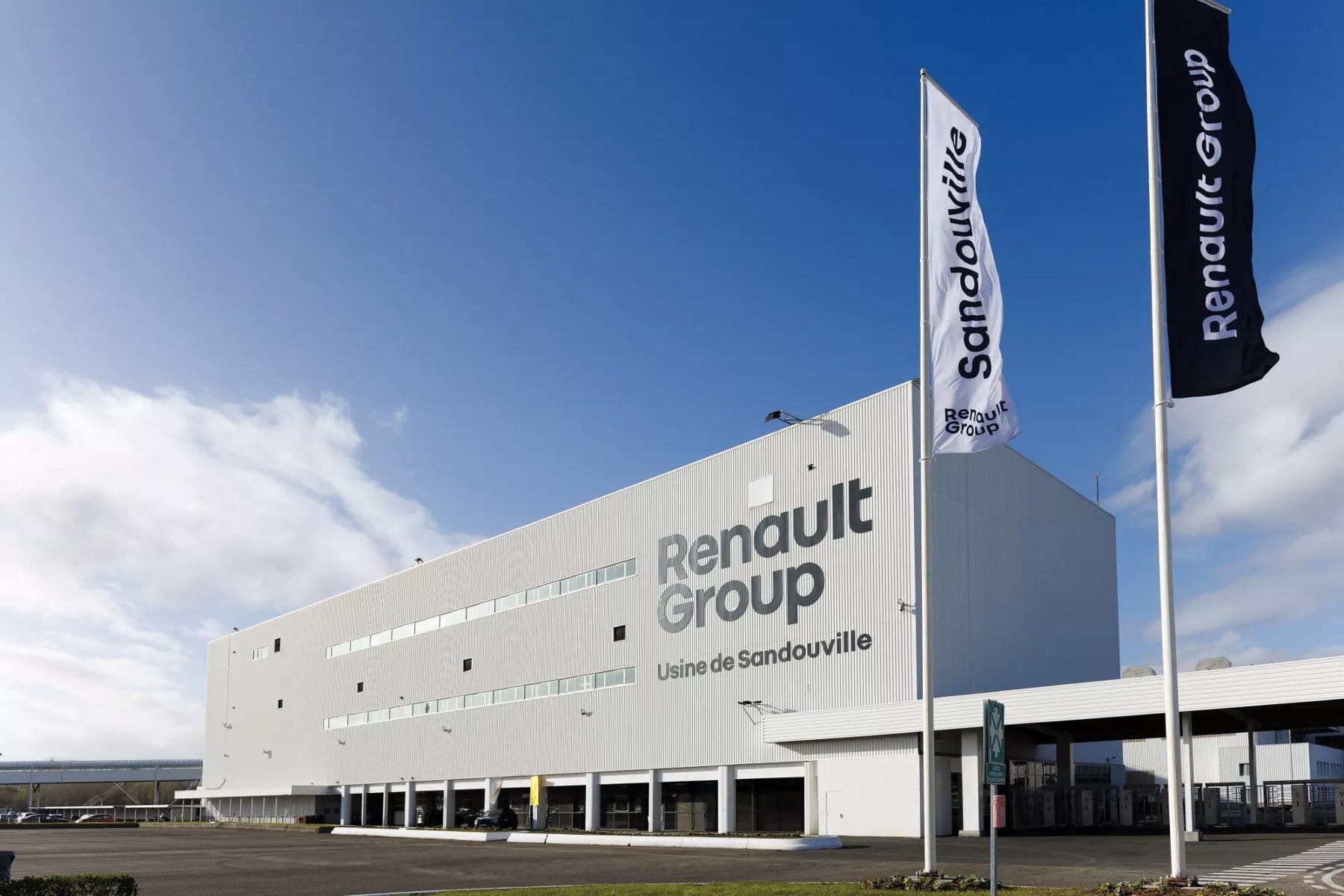 Renault Pledges Over €10 Billion for French EV Push, With Strings Attached