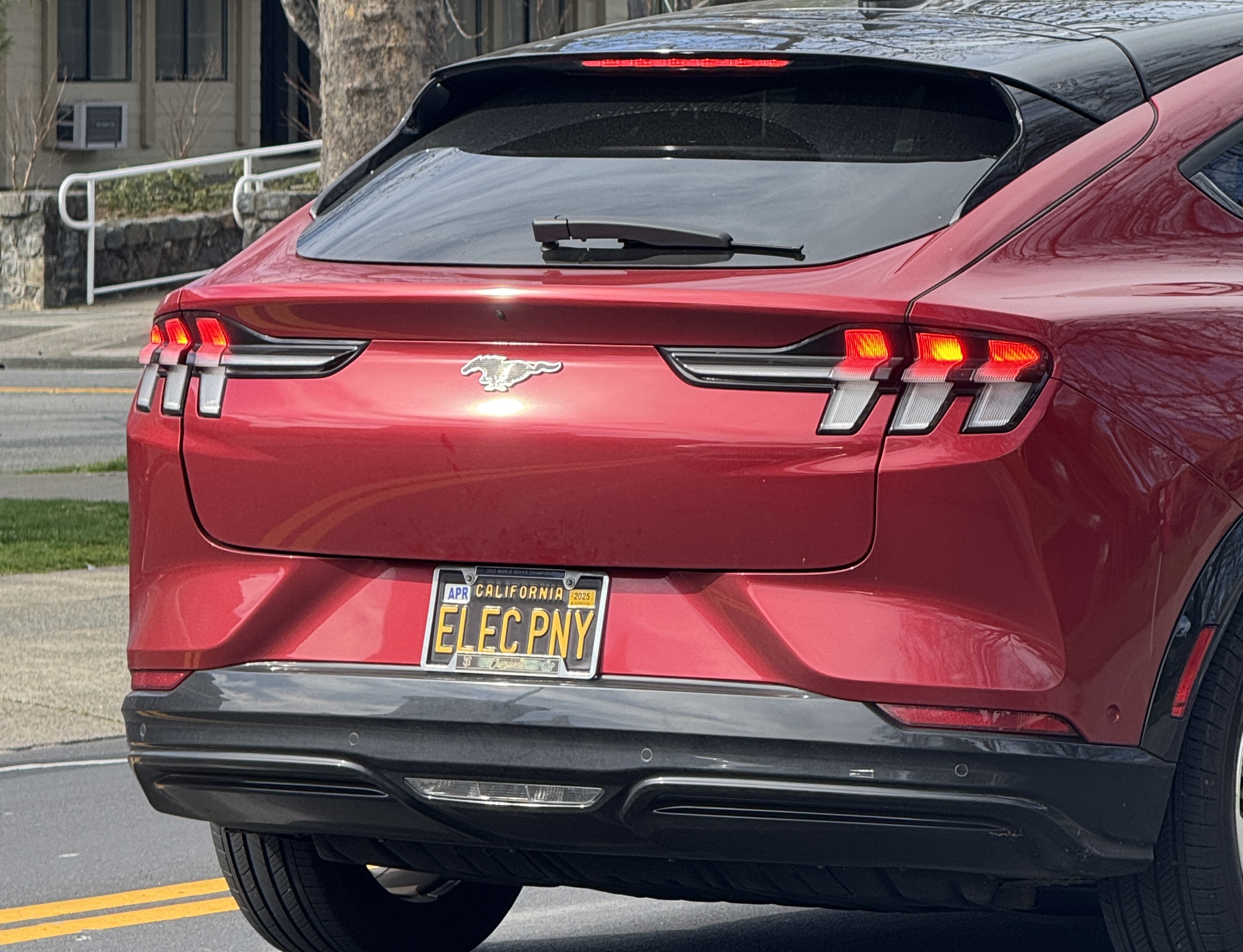 Ford CEO'su Çin Ortaklıklarını Savundu, Çin Araçlarına Karşı Uyardı