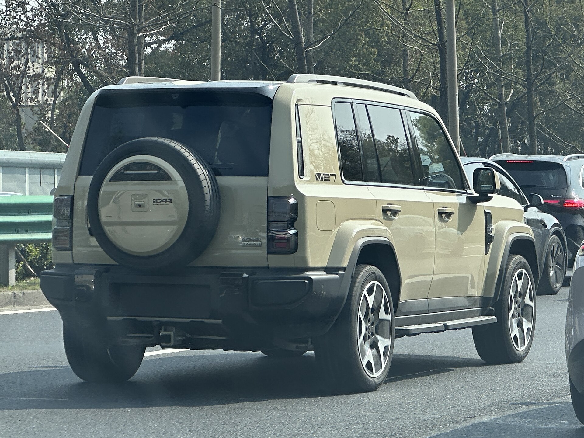 Chery, Defender'a Benzeyen iCaur V27'yi 2027'de İngiltere'ye Getiriyor