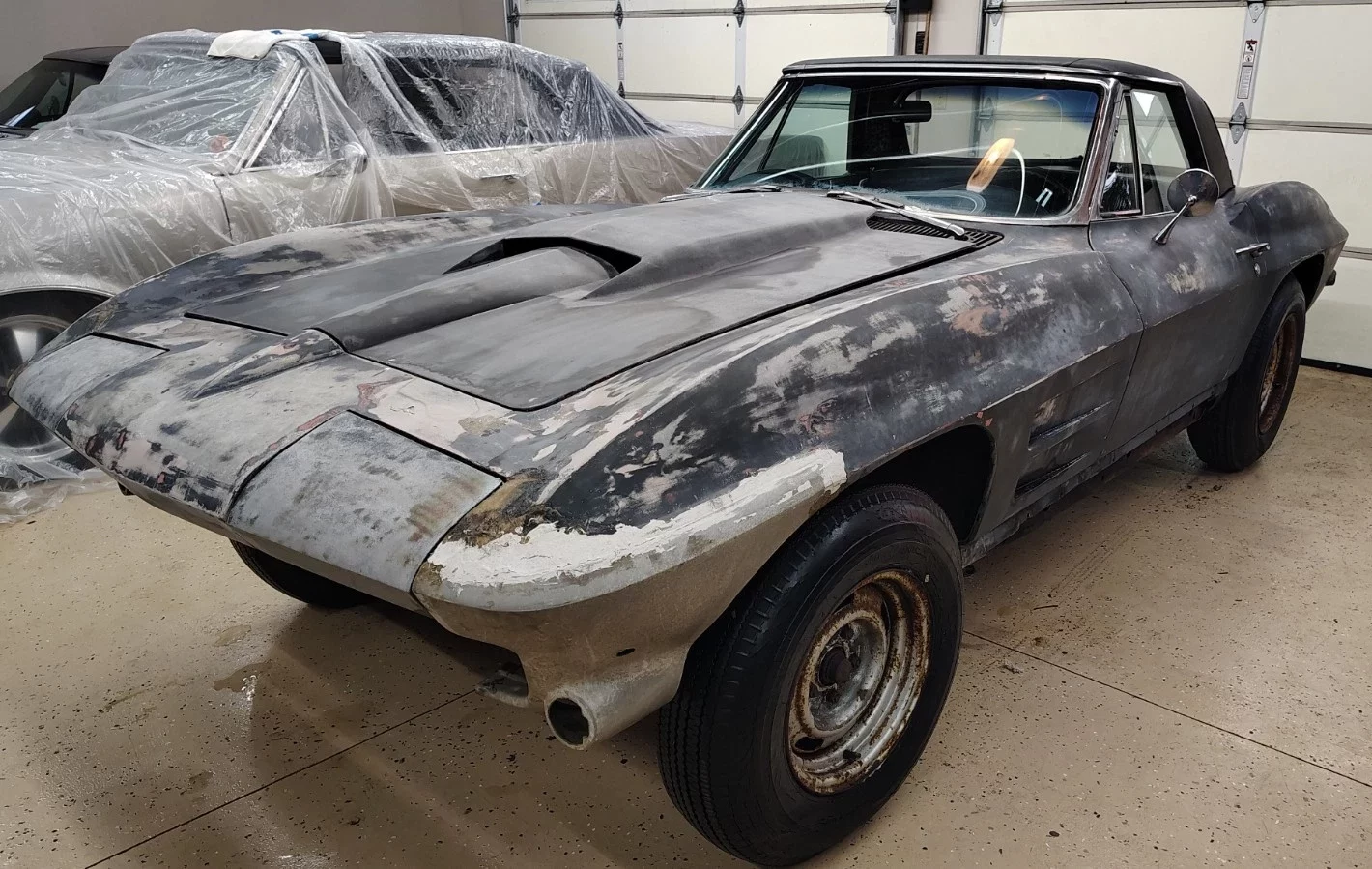 40 Yıl Ahırda Kalan 1964 Chevrolet Corvette Satışa Çıktı