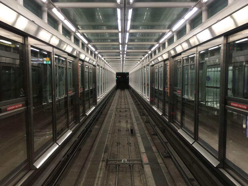 Chicago's O'Hare Flyer: A 15-Minute Electric Rail Link to the Airport