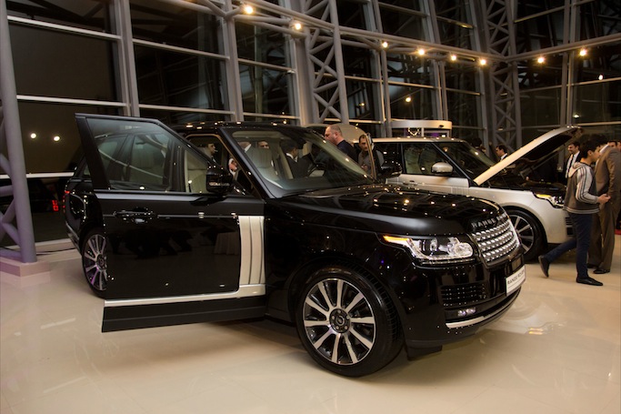JLR Posts 6% Q2 Sales Gain as Range Rover EV Offsets China Collapse