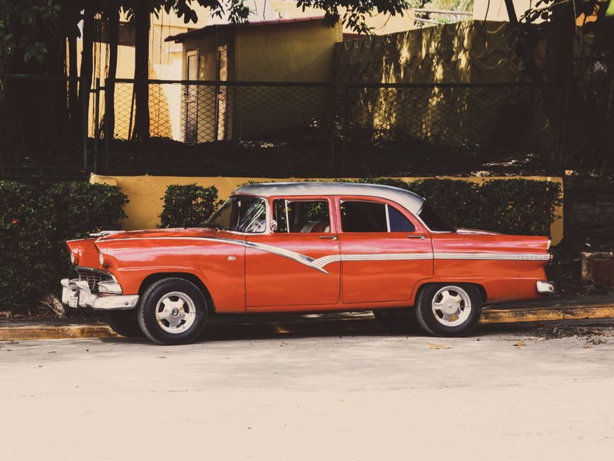 Ein gut erhaltener Ford Customline von 1954: Das erste Jahr des Y-Block-V8