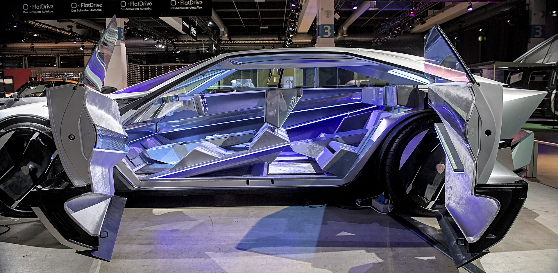 Peugeot, Paris Otomobil Fuarı'nda İki Konsepti Gizemle Sunacak