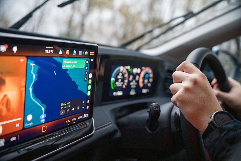 Drivers Prefer Tech That Fades into the Background, Says JD Power