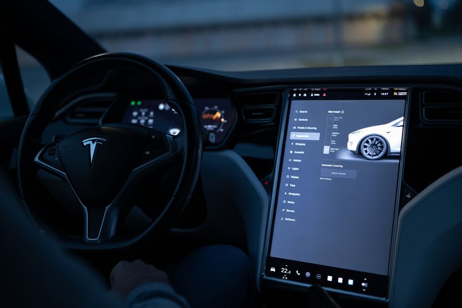 Tesla Cybercab verzichtet auf Bremsleitungen und Bremsflüssigkeit: Wie stoppt sie eigentlich?