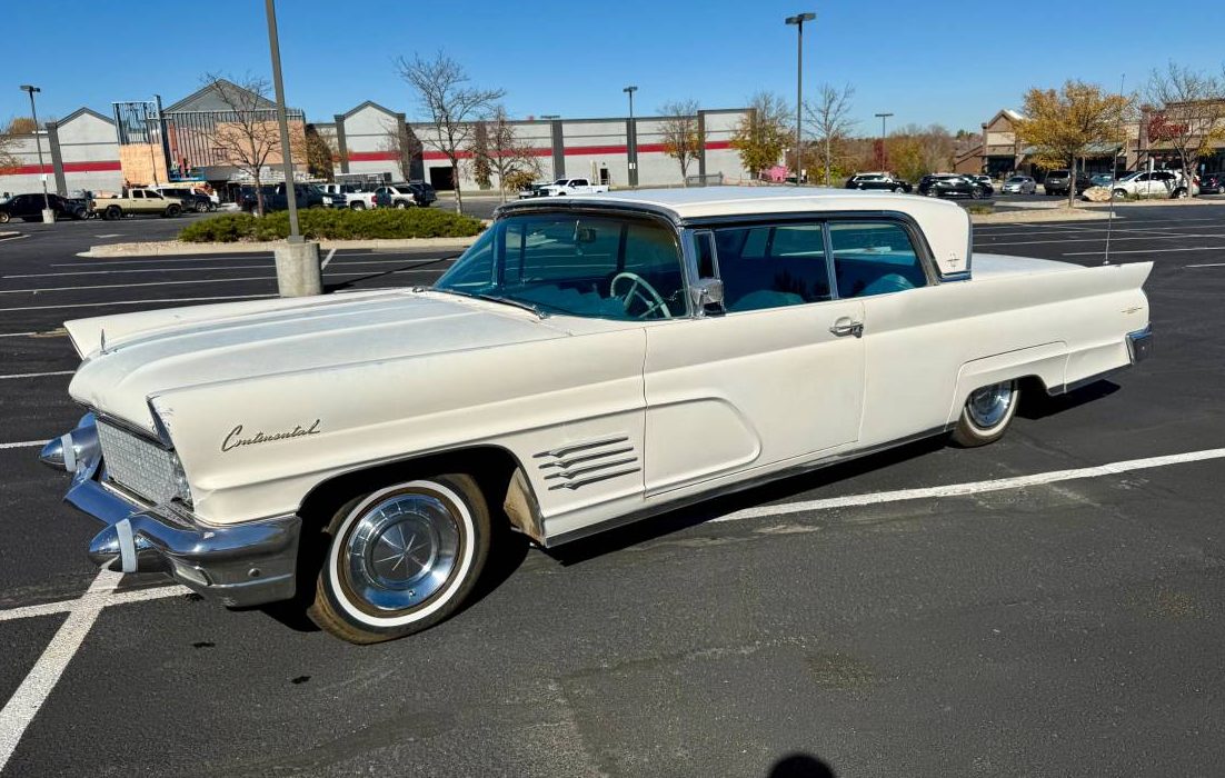 Eğik Farlı Bir Efsane: Yenilenmiş 430 V8'li 1960 Lincoln Continental