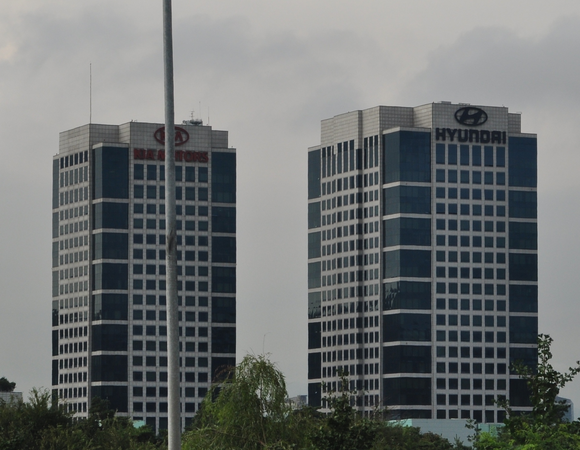 Hyundai Bets On Robotaxis To Offset Slowing EV Demand