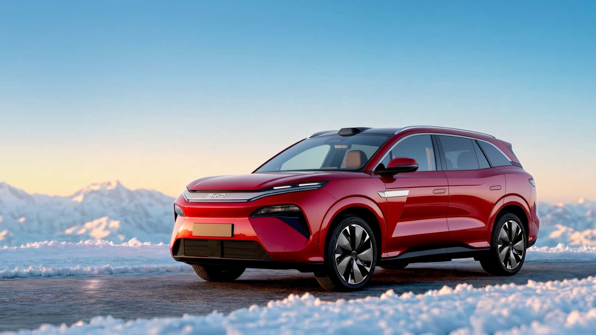 BYD Atto 8 Paris'te Tanıtıldı: 5 Dakikalık Şarj ve Yedi Koltuk