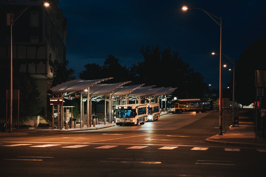 Street-Level EV Chargers Need Traffic Light Status to Close Charging Gaps, Research Shows