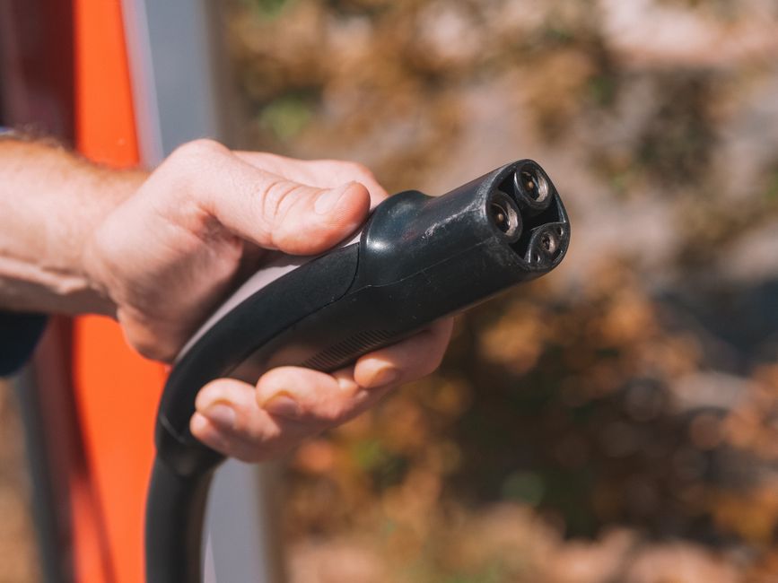 Rivians neues Patent macht E-Autos zu mobilen Energiezentralen für Haus und Werkzeug