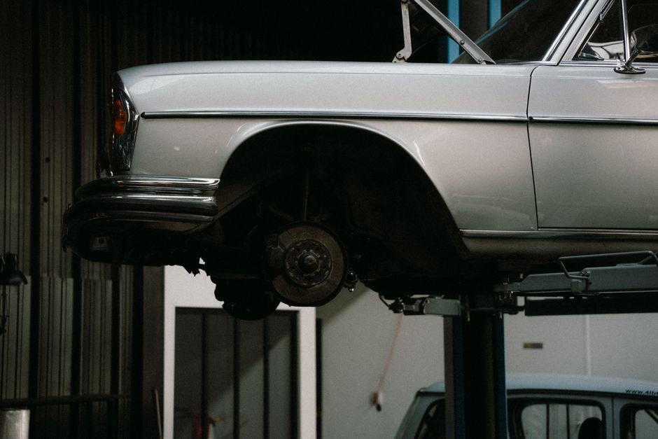 Win a £2,199 Twin Busch Scissor Lift – Practical Classics Giveaway
