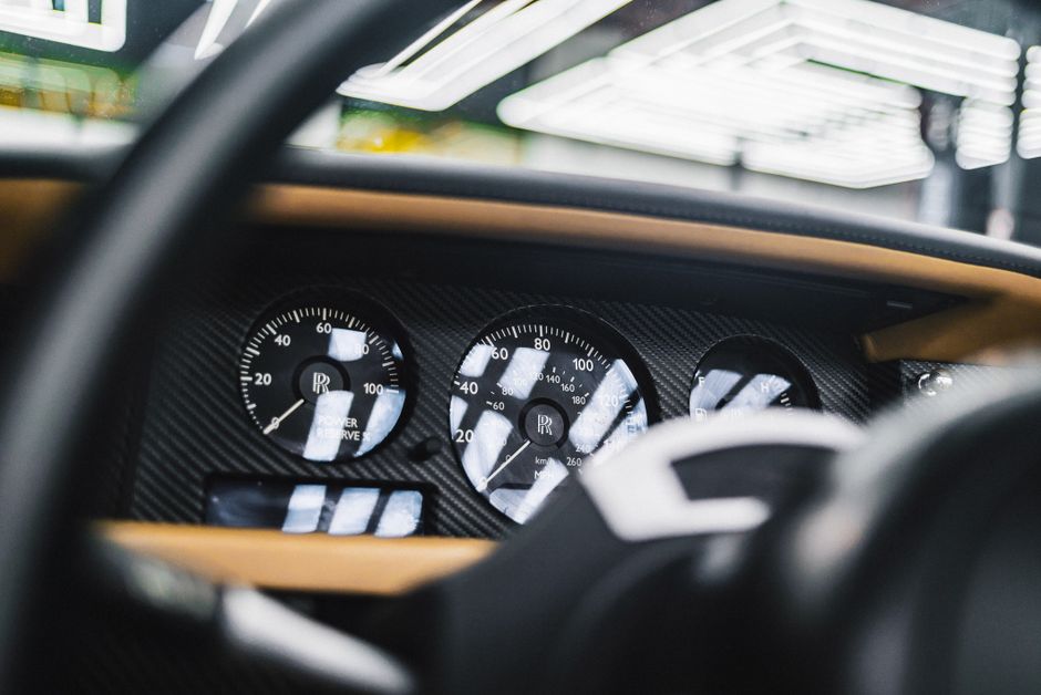 Rolls-Royce V8 Coffee Table Becomes the Ultimate Workshop Centerpiece