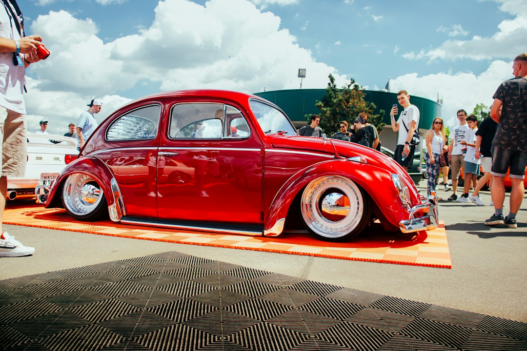 1972er VW Käfer wird als riesige rollende Getränkedose wiedergeboren