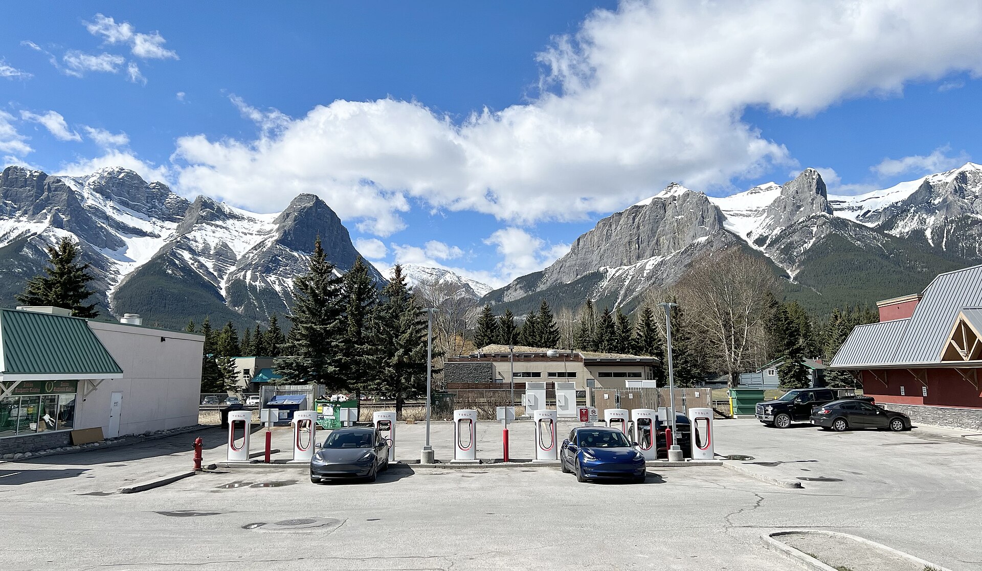 Victoria'da Tesla Supercharger Kabloları Kesildi: 28 İstasyon Devre Dışı