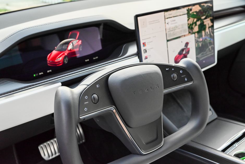 Tesla's FSD Update Adds Safety Net for Manual Driving