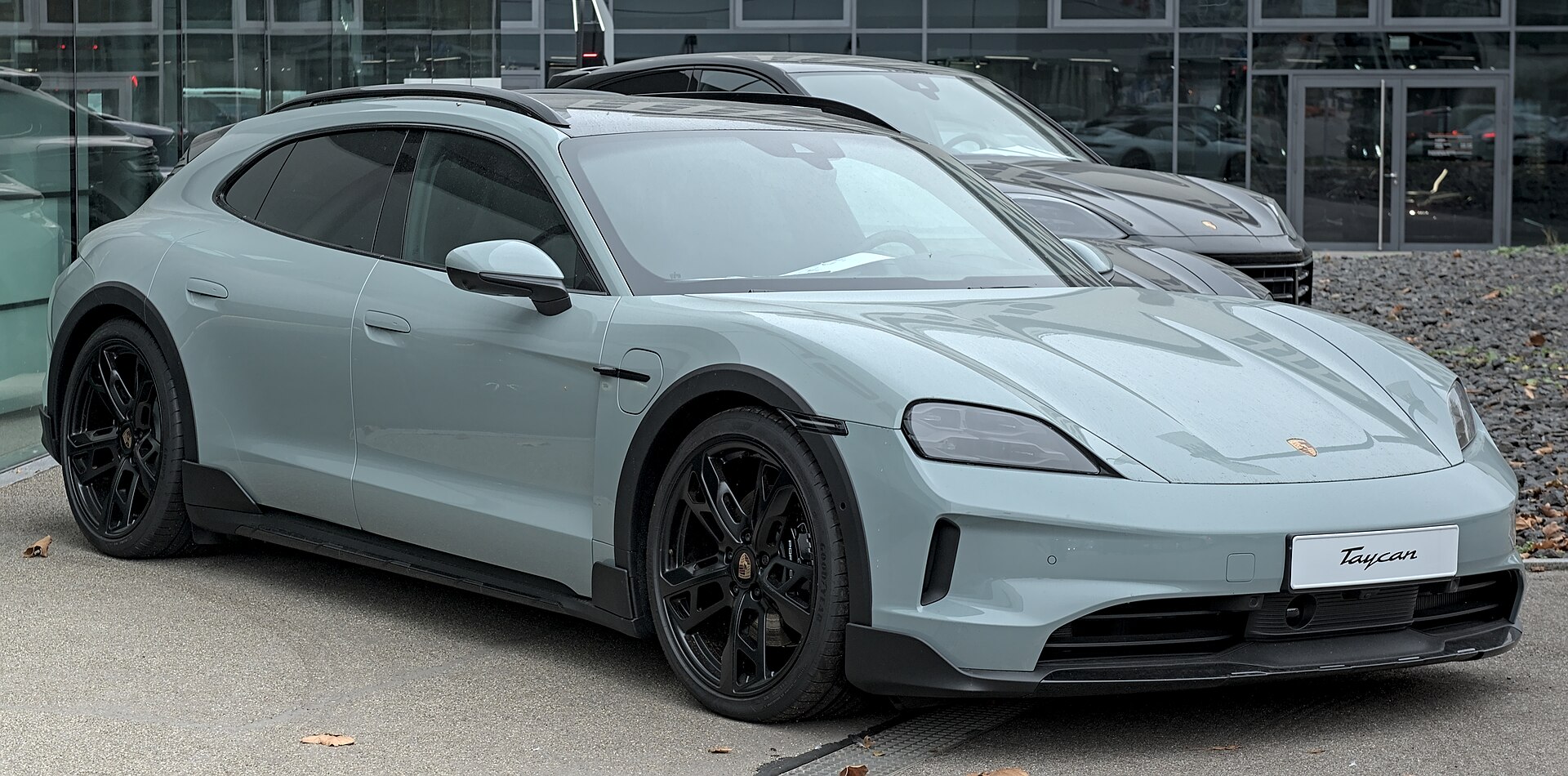 Porsche, Taycan Öncesinde İlk 800 Volt Ultra Hızlı Şarj İstasyonunu Şebekeye Bağladı