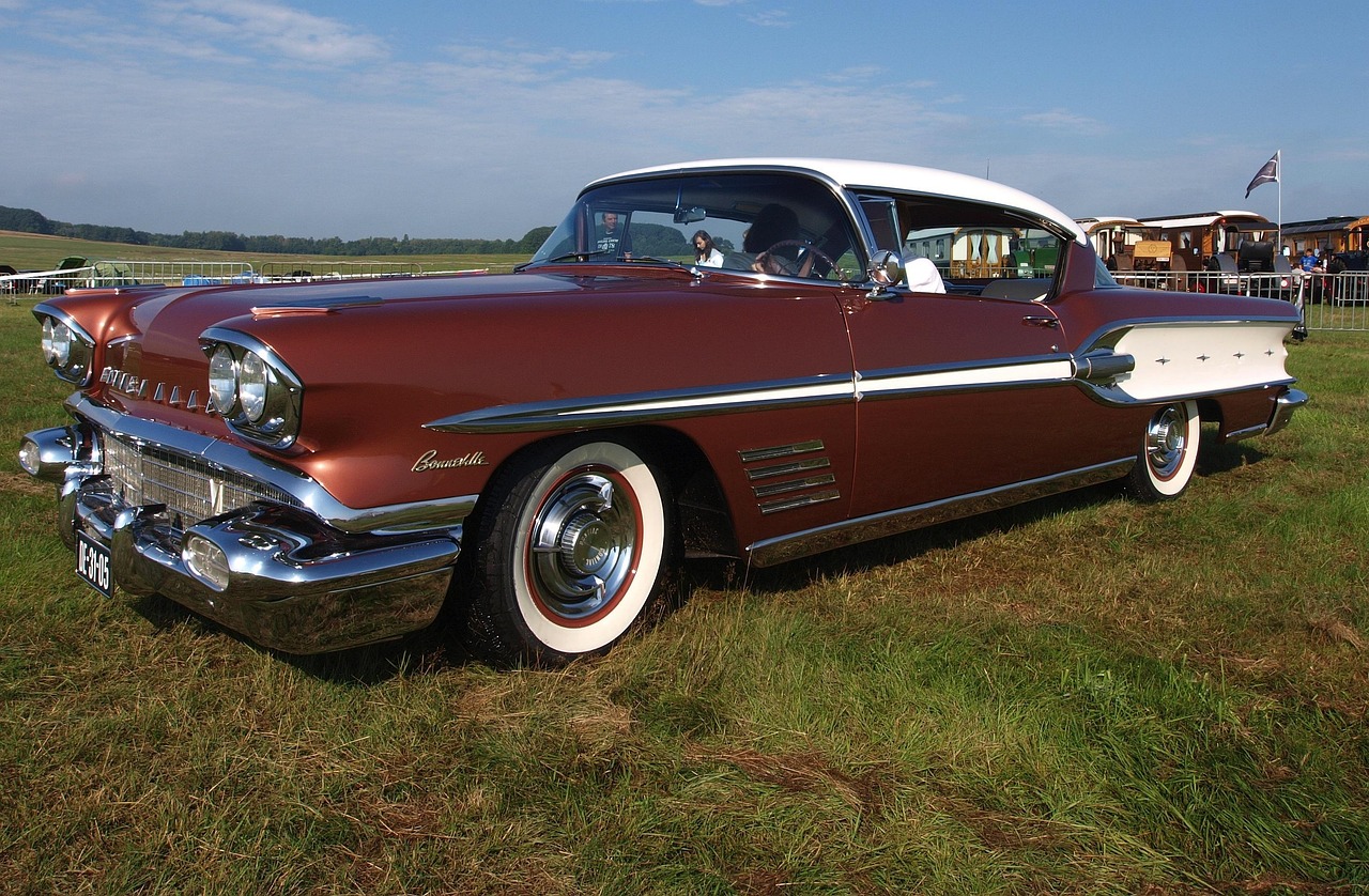 Tri-Power Glory: A 1963 Pontiac Bonneville Convertible That Defies Time