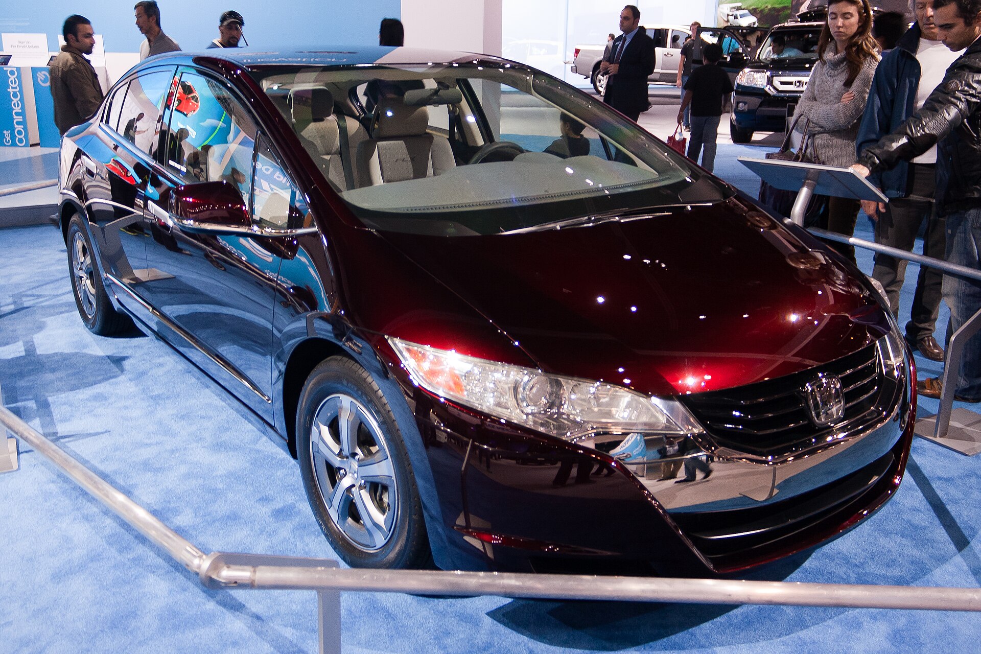 Honda to Bring Hydrogen Fuel-Cell Car to California This Year