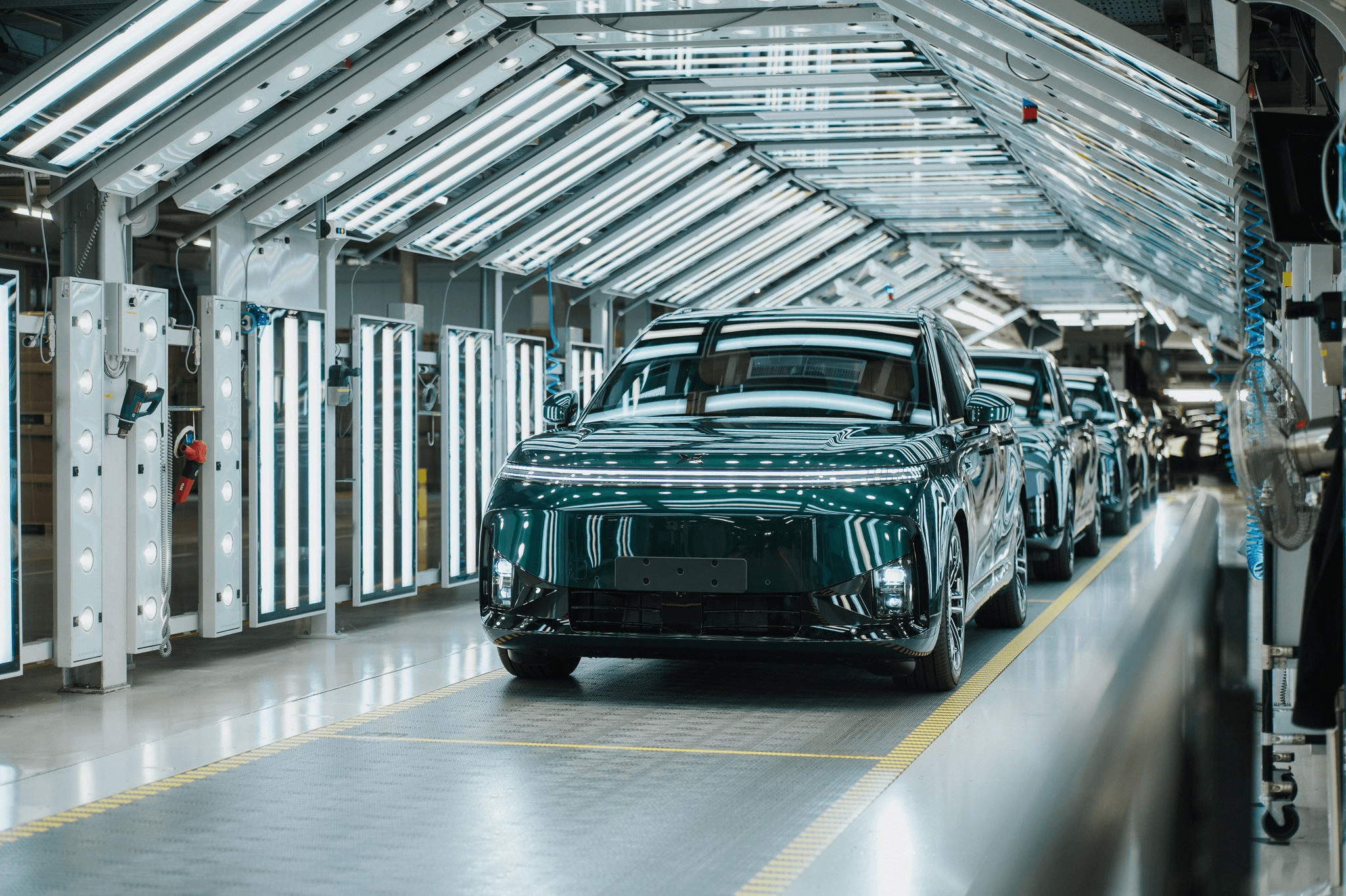 Xpeng G9L, Magna Graz'da Üretim Denemesini Tamamladı: Siparişler Paris'te Açılıyor