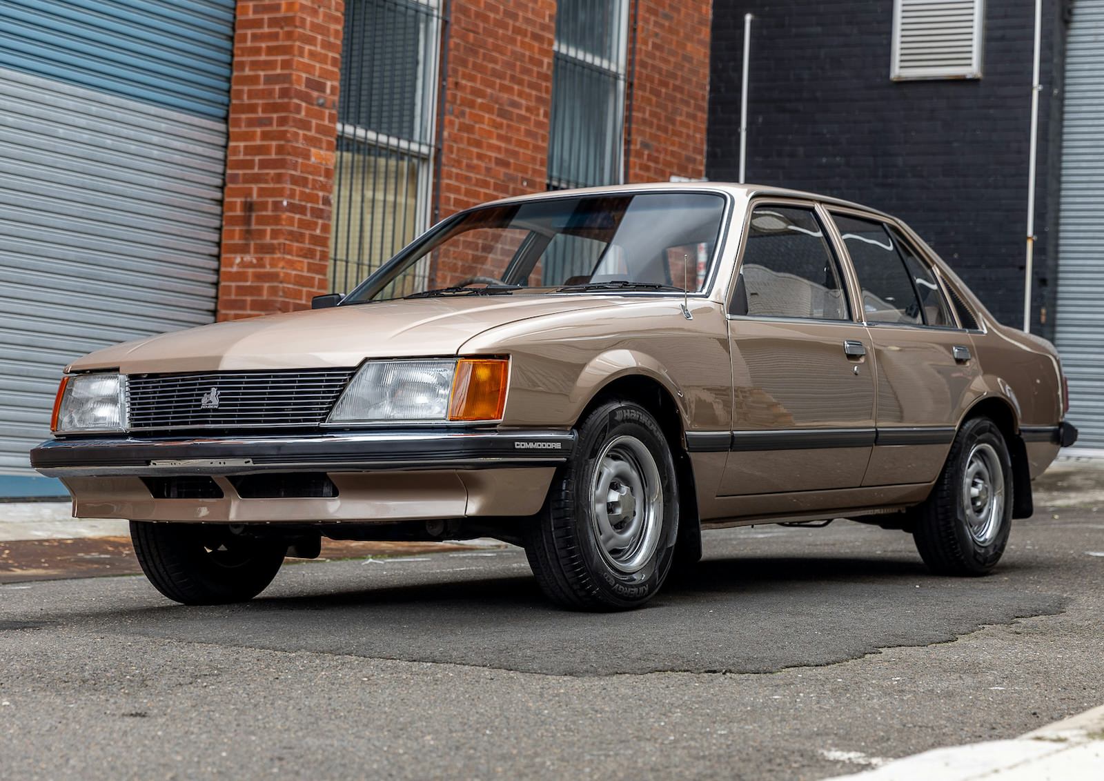 Showroom'dan Yeni Çıkmış Gibi: 1983 Holden Commodore SL