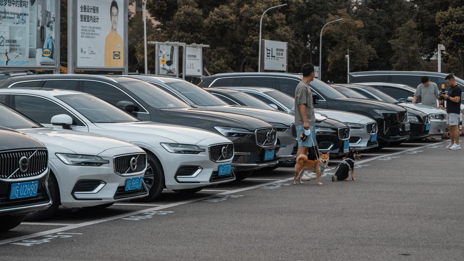 Volvo's Global Sales Keep Sliding in Latest Quarter