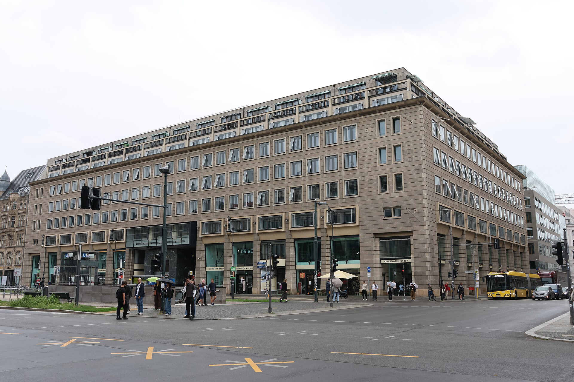 Volkswagen Group Takes 'For Europe' Message to Paris, Pressing for Policy Alignment