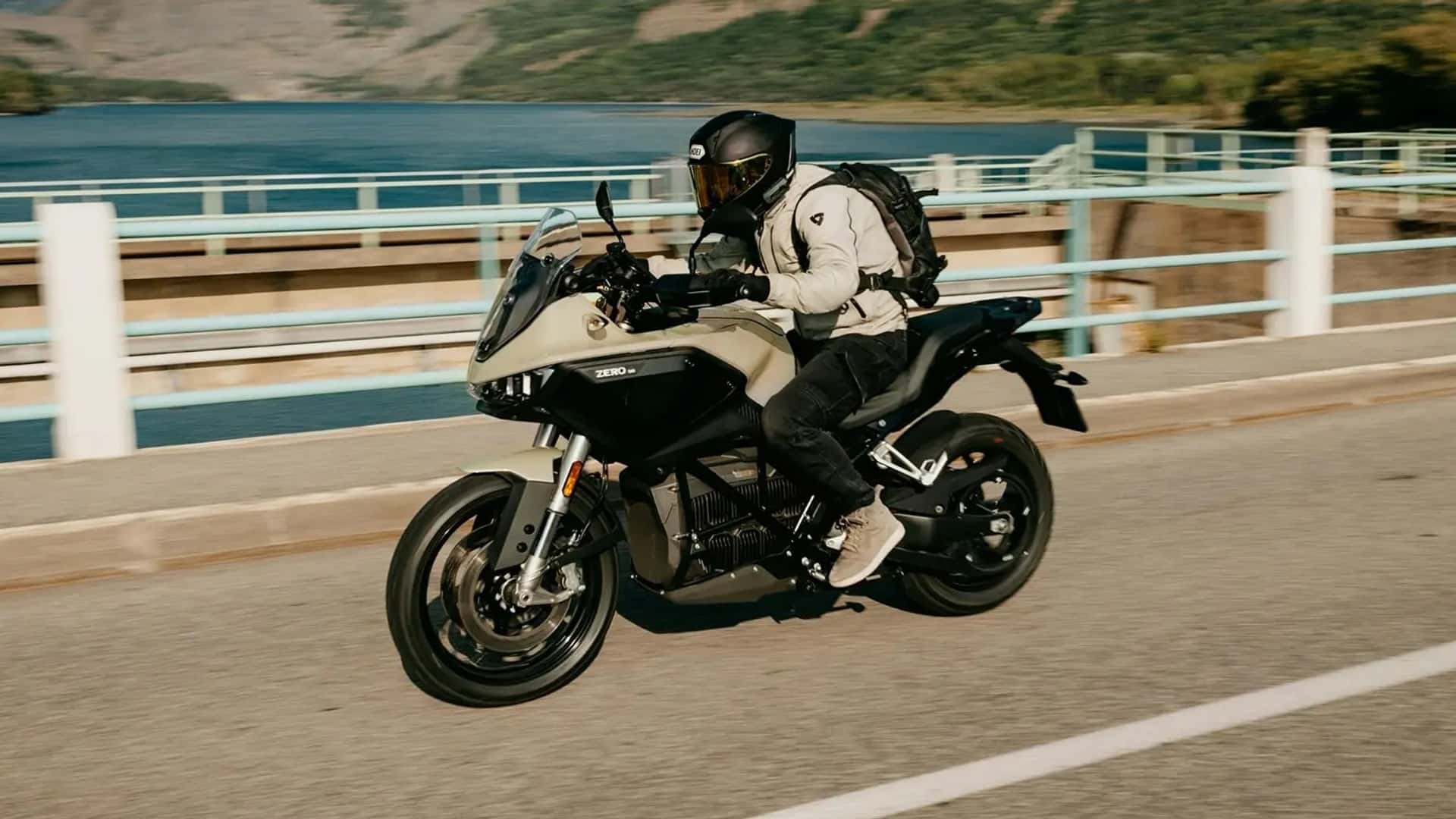 Zero'nun Elektrikli Motosikleti Tek Şarjla 436 Kilometre Giderek Rekoru Devirdi
