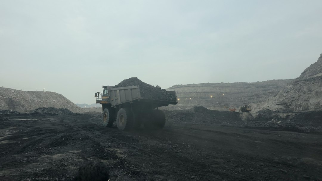 BHP Elektrikli Kamyon Planlarını Şarj Süresi Endişesiyle Yavaşlattı, Fortescue Karşı Çıktı