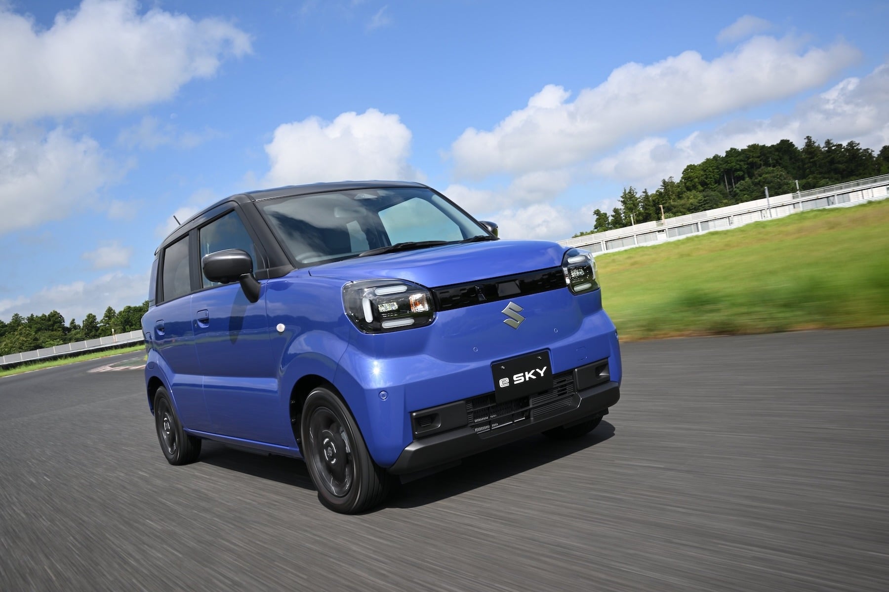 Suzuki, İlk Elektrikli Kei Otomobili e Sky'ı BYD ve Honda'nın Altına Fiyatlandırdı