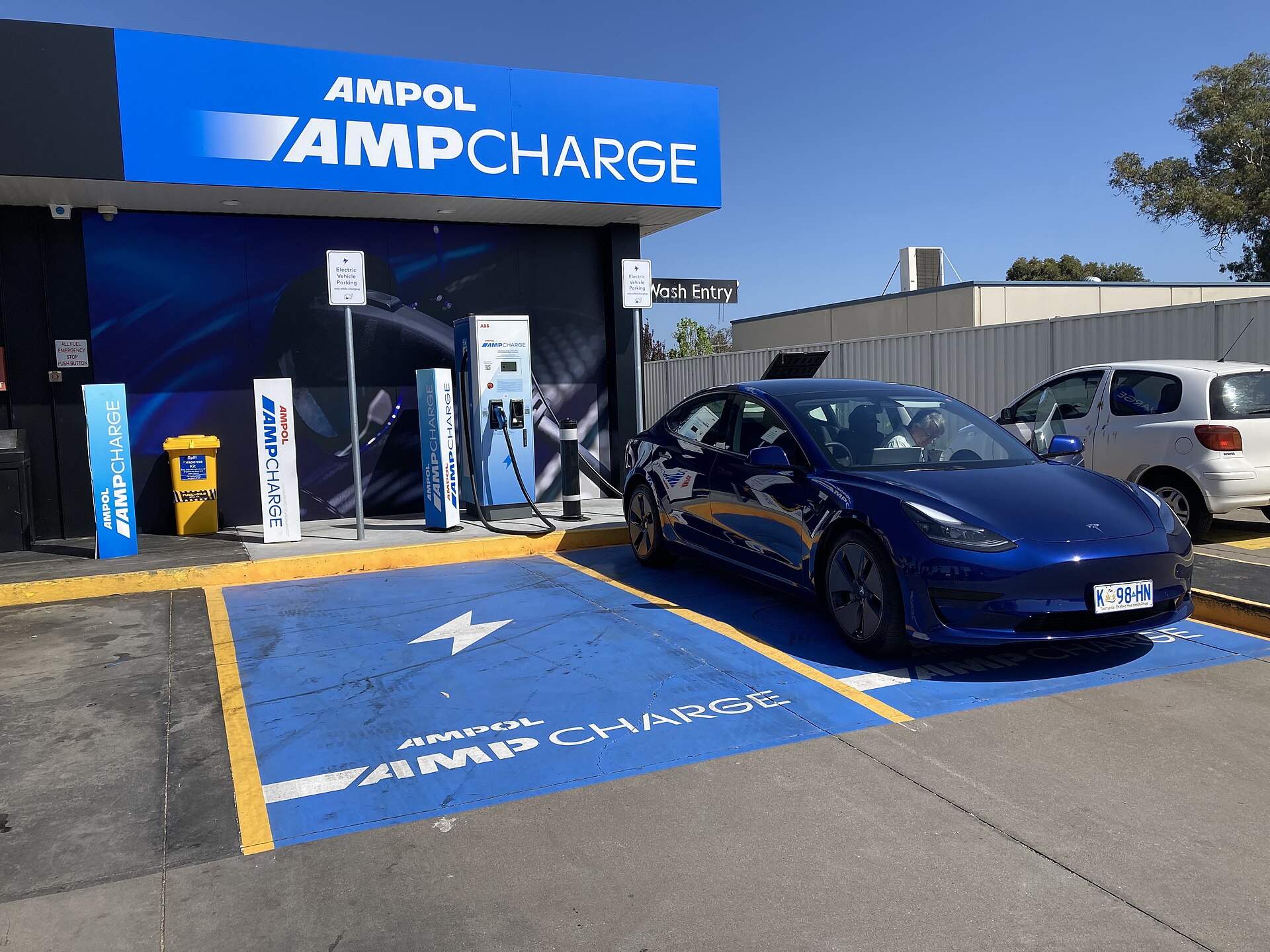 Ampol's Dynamic Grid Deal Cuts EV Fast-Charger Connection Costs to $90,000