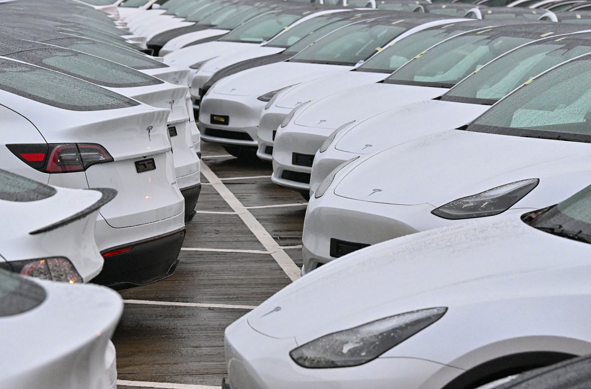 Tesla Üçüncü Çeyrekte 486 Binin Üzerinde Araç Teslim Etti: Avrupa ve Çin, ABD'deki Düşüşü Dengeliyor