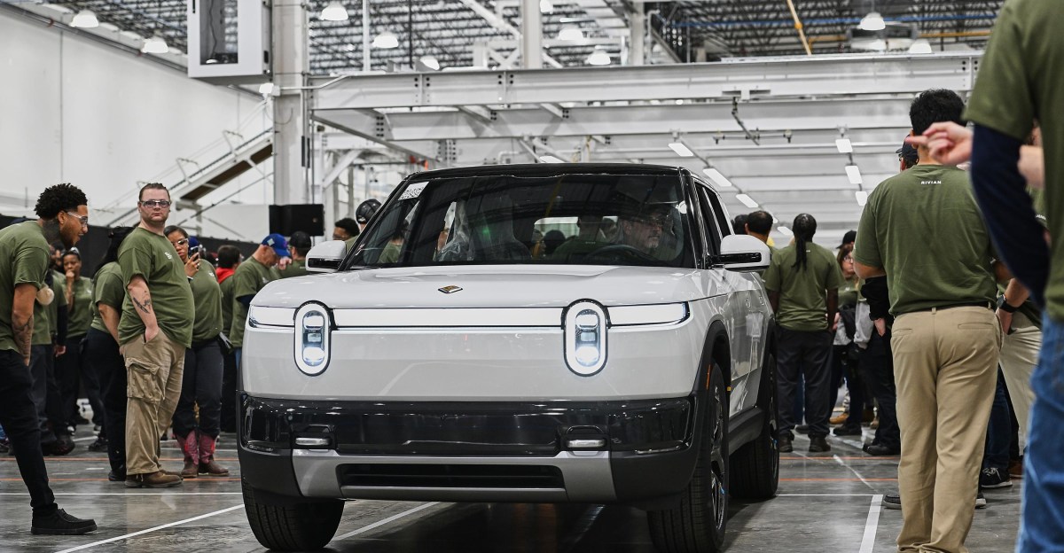 Rivian R2 Satışta Zirveye Çıktı, Ama Kasayı Yazılım Dolduruyor