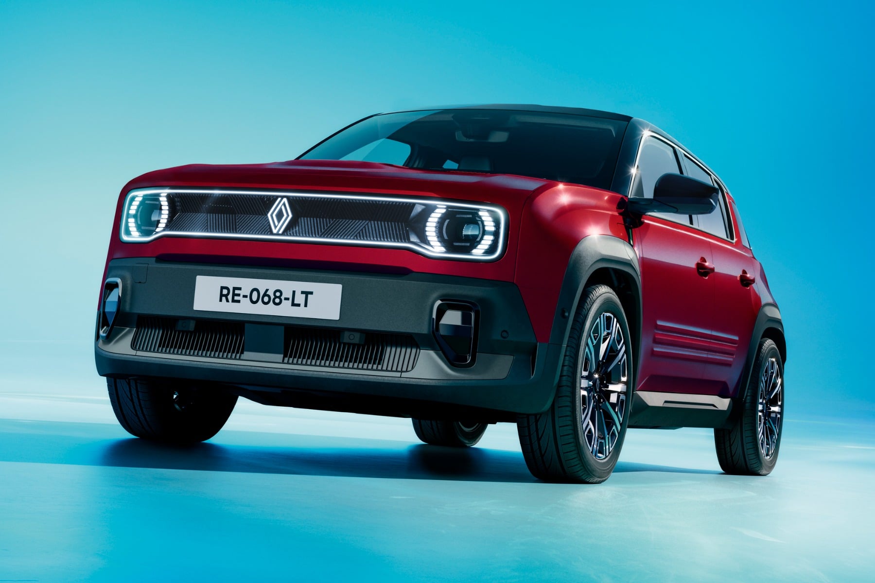 Renault 4 E-Tech Gets a Refresh at Paris: More Range, New Tech, and a €1,810 Price Cut