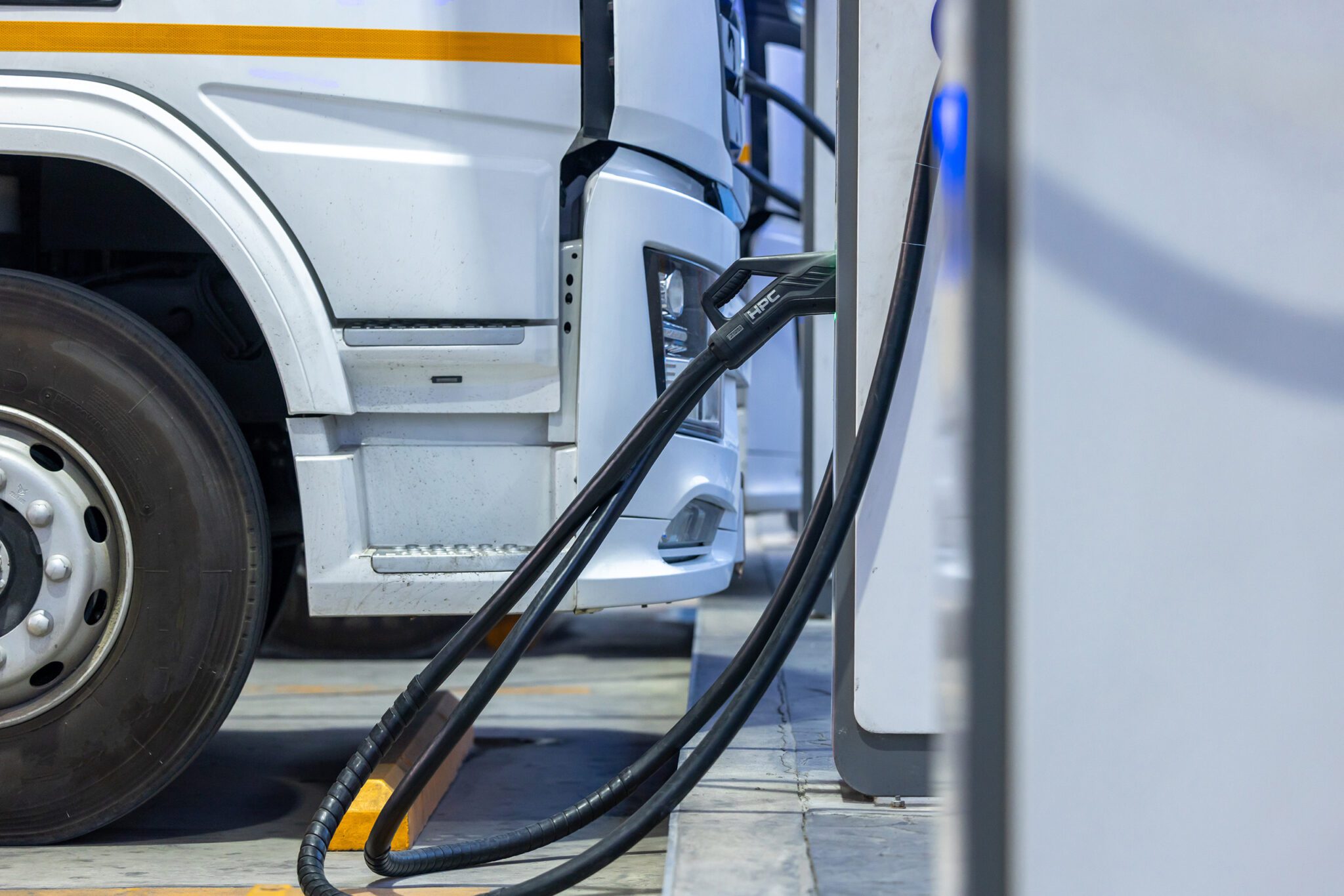 IRU ve Transport & Environment'dan Yarı Özel Elektrikli Kamyon Şarj Çağrısı