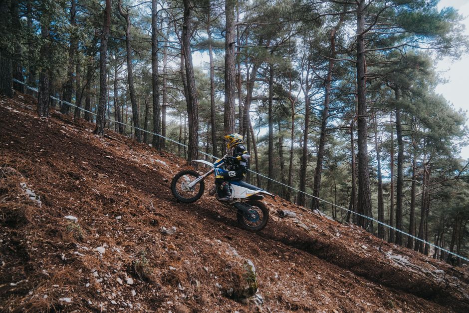 Wheel-E Roundup: Engwe's $900 Off-Road E-Moto, ALSO E-Bike Delays, Illinois Legal Shift